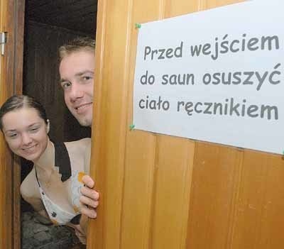 Rodzeństwo Kamila i Tomasz Kosowscy w saunie odpoczywają i regenerują organizm