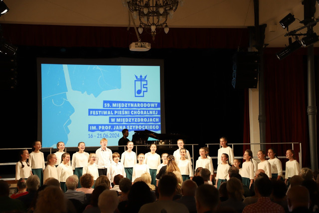 Sukces szkolnego chóru na międzynarodowym konkursie. Nasi chórzyści wrócili z Międzyzdrojów ze Srebrnym Dyplomem