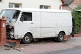 Bus rozbił ogrodzenie w Starym Kisielinie. "Byłam krok od śmierci" (zdjęcia)