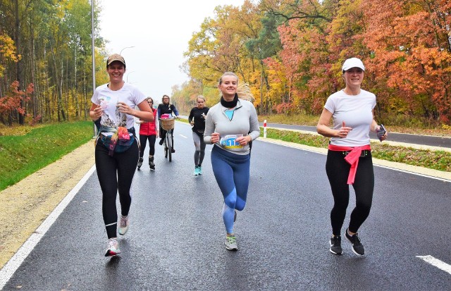 23 października ponad 200 osób przemierzyło obwodnicę Tarnobrzega, która po otwarciu będzie nowym odcinkiem drogi wojewódzkiej 871. Bieg był okazją do poznania przebiegu trasy.