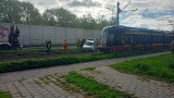 Wypadek na Zgierskiej w Łodzi. Samochód na torowisku. Stanęły tramwaje na Zgierskiej 16.04.2024 ZDJĘCIA