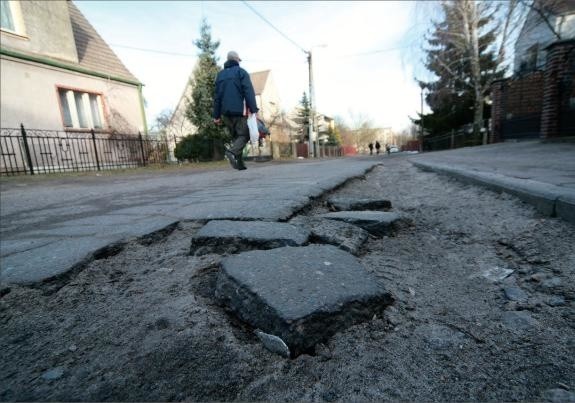 Dziury na Czarnieckiego są duże i naliczyliśmy ich 24.