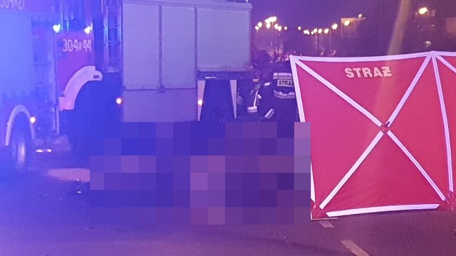 Śmiertelny wypadek motocyklisty w Łodzi na Puszkina. W zderzeniu z tirem zginęły dwie osoby.