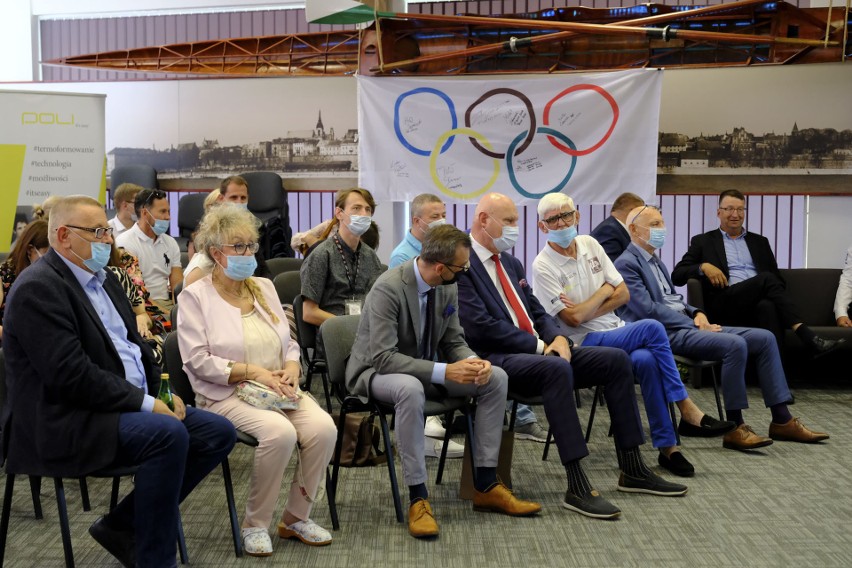 Prezydent Michał Zaleski spotkał się z olimpijczykami z Torunia. Były nagrody! (zdjęcia, video)