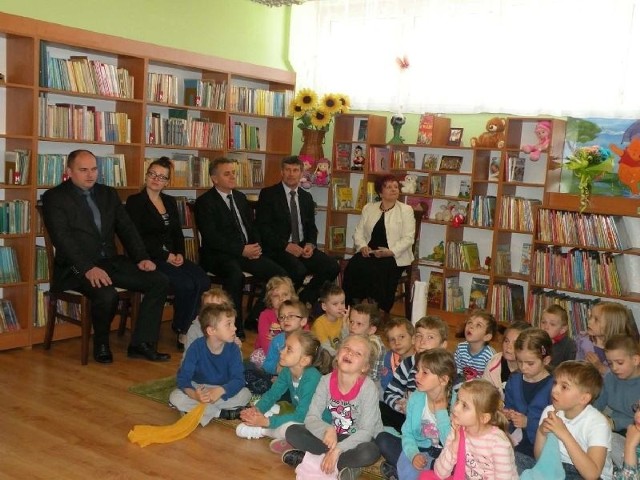 Tydzień Bibliotek zainaugurowano otwarciem Kącika Malucha.