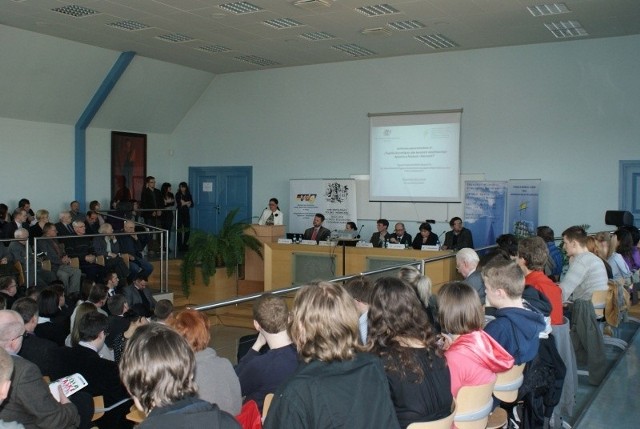 DWPN mobilizuje do podejmowania trudnych tematów historycznych. Na zdjęciu: opolska konferencja o Tragedii Górnośląskiej.