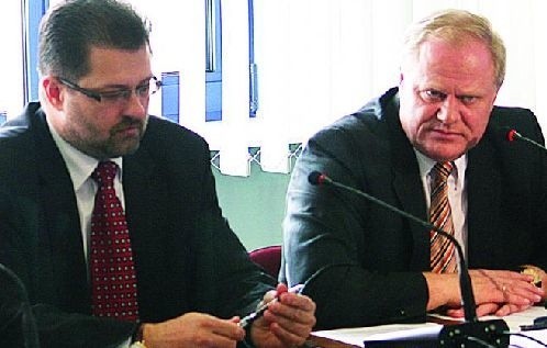 Prokuratura domaga się, by wiceprezydent Marcin Sroczyński (z lewej) trafił do aresztu, a wojewoda ma wątpliwości, czy prezydent Jerzy Brzeziński może pełnić swoje obowiązki