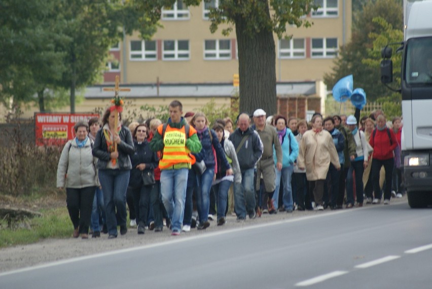 Pielgrzymka do Księżnej Sieradzkiej. Pątnicy przeszli 20 km [ZDJĘCIA]