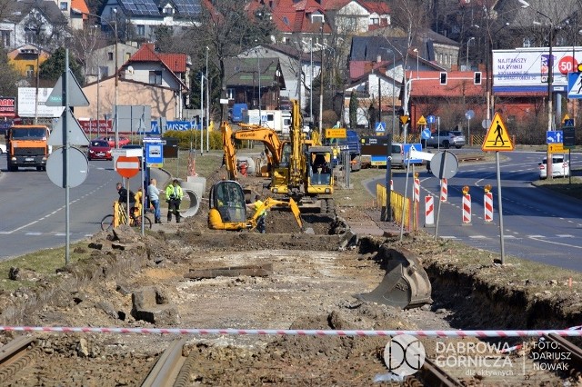 Od 28 marca zamknięty zostanie fragment ul. Piłsudskiego od ul. Granicznej do ul. Tysiąclecia w stronę byłej Huty Katowice. Kierowcy muszą kierować się objazdami. Trwa wymiana torowiska i przebudowa infrastruktury drogowejZobacz kolejne zdjęcia/plansze. Przesuwaj zdjęcia w prawo - naciśnij strzałkę lub przycisk NASTĘPNE