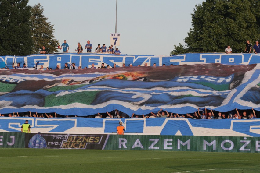 Ruch Chorzów - GKS Katowice 1:0. Tak cieszyli się kibice i piłkarze Niebieskich ZDJĘCIA