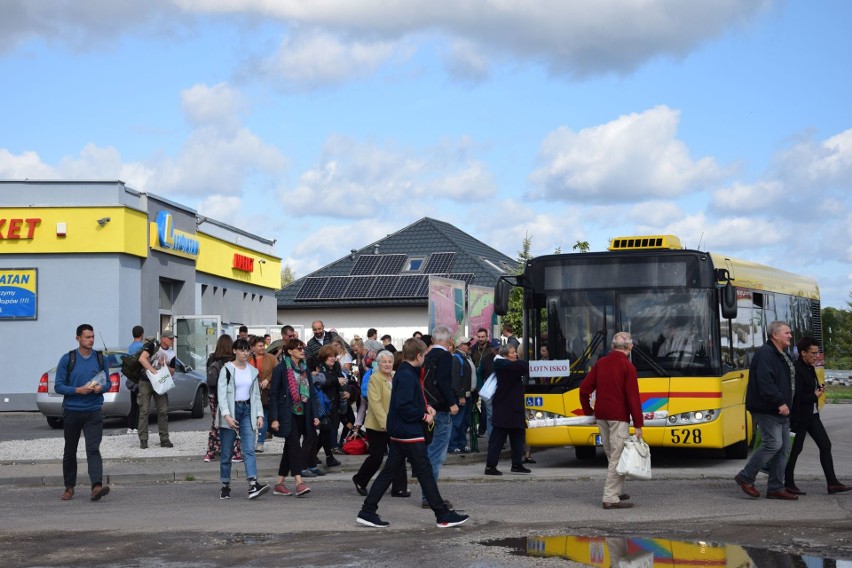 Wierni z całej Polski zjechali do Kruszyna pod Włocławkiem w...