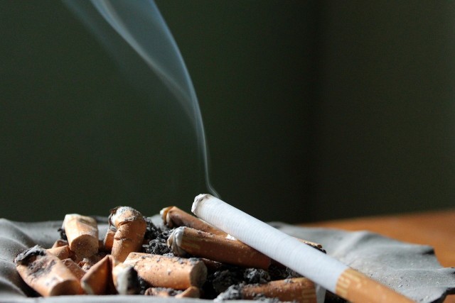 Wśród najgroźniejszych czynników powodujących raka jest palenie papierosów.