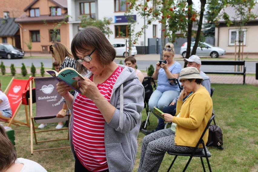 Wakacyjne warsztaty "Z książką Ci do twarzy" w Białobrzeskim Centrum Kultury Białe Brzegi. Zobacz zdjęcia 