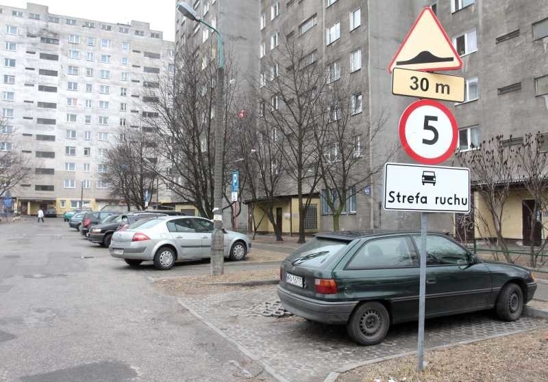 Nowy znak stanął też przy ulicy Niedziałkowskiego, gdzie...