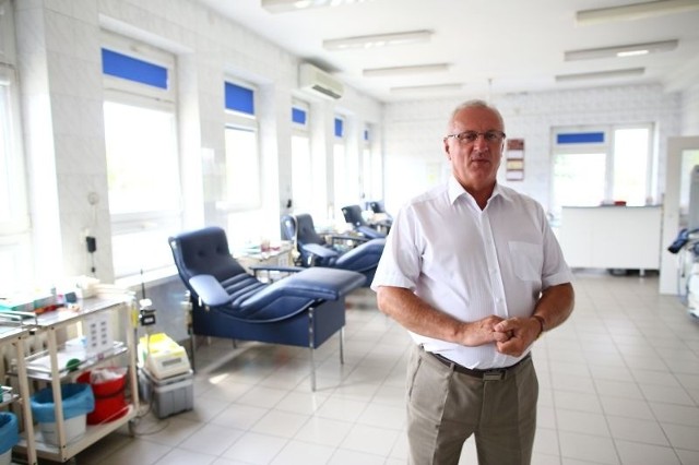 - By czuć się bezpiecznie potrzebujemy przynajmniej 200 jednostek krwi  - mówi Józef Waniek, dyrektor RCKiK w Radomiu.