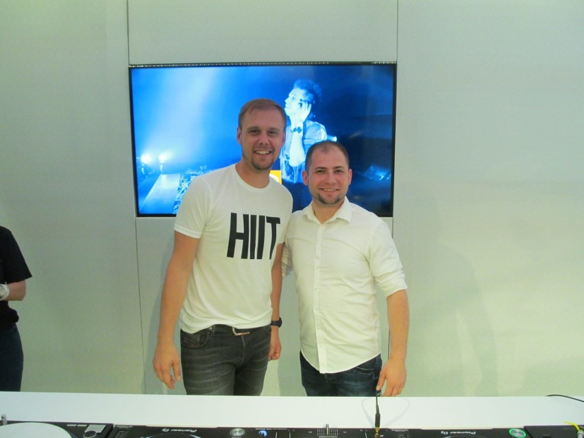 Marcin Fugiel z Kielc gościem u słynnego DJ-a, Armina van Buurena! Posłuchaj ich wspólnej audycji