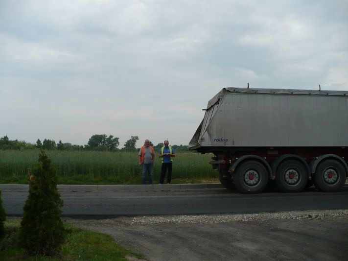 W Topólce wyprostowali powiatowe drogi, wyrównali chodniki, poprawili jezdnie - do Świerczyna jedzie się jak po maśle!