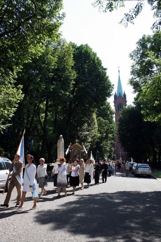 Boże Ciało 2014 w Zabrzu: procesja z kościoła św.Anny w...