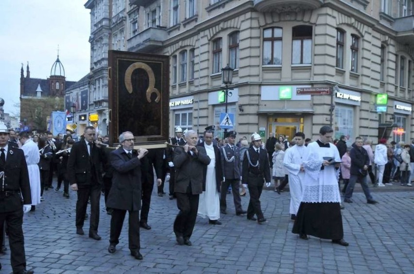 W Gnieźnie znajduje się kopia cudownego Obrazu Matki Boskiej...