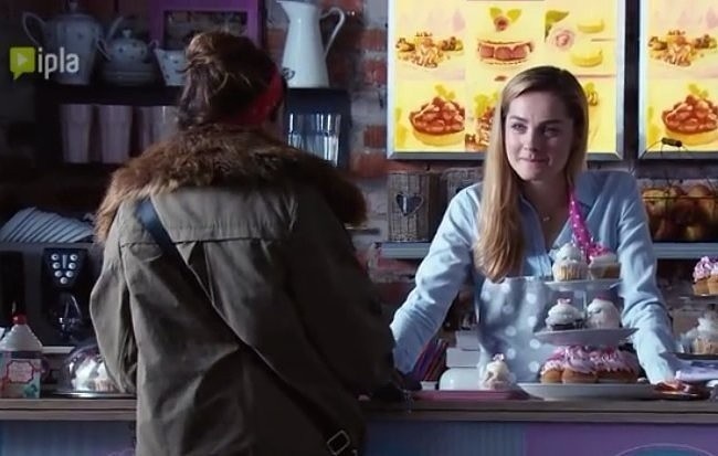 Kate odwiedza Ingę w cukierni (fot. screen z Ipla.tv)
