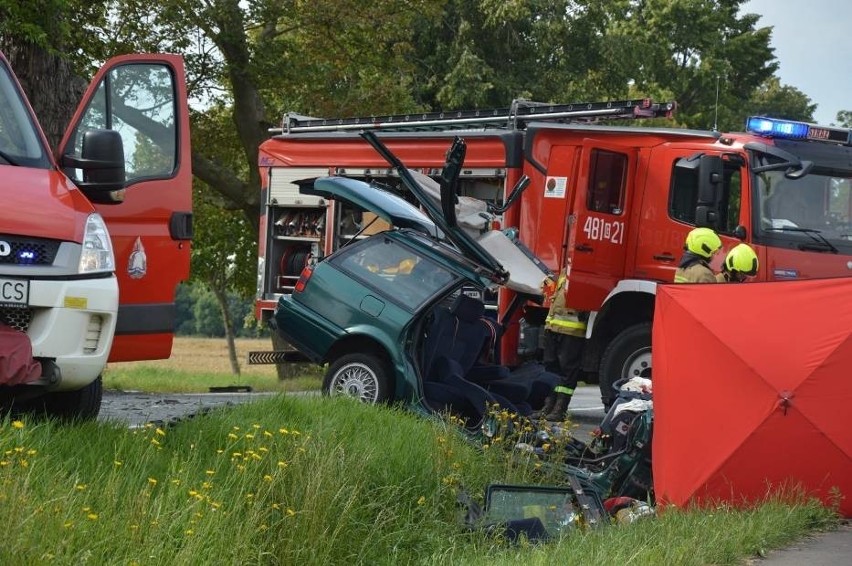 Śmiertelny wypadek na DK 55 koło Kamionki. Samochód osobowy zderzył się z autobusem 27.07. Nie żyje kierowca 