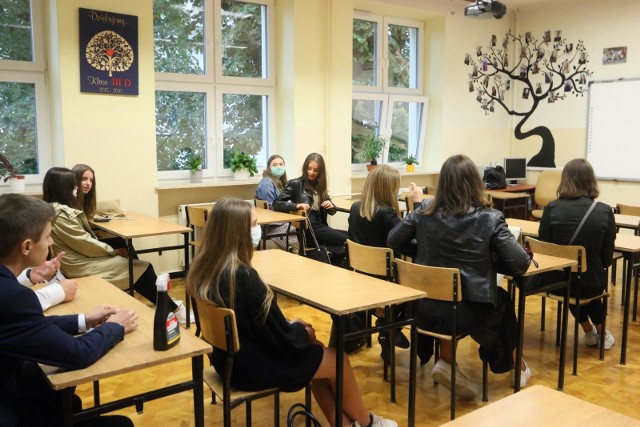 116 uczniów z powiatu poznańskiego otrzymało stypendia za najlepsze wyniki w nauce. Stypendia w wysokości 250 zł wypłacane są przez 10 miesięcy, od września do czerwca.