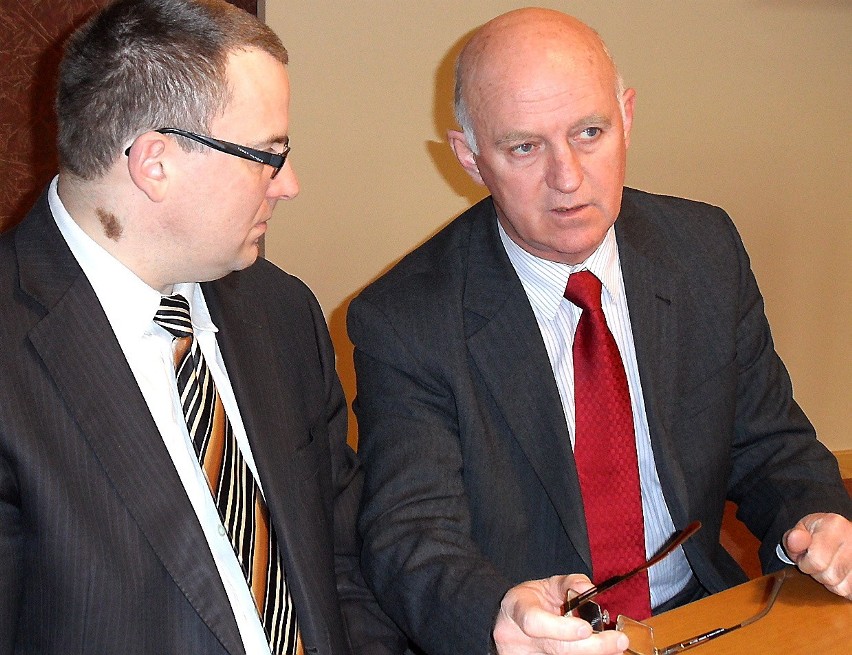 Prezydent Grudziądza Robert Malinowski (z prawej) i...