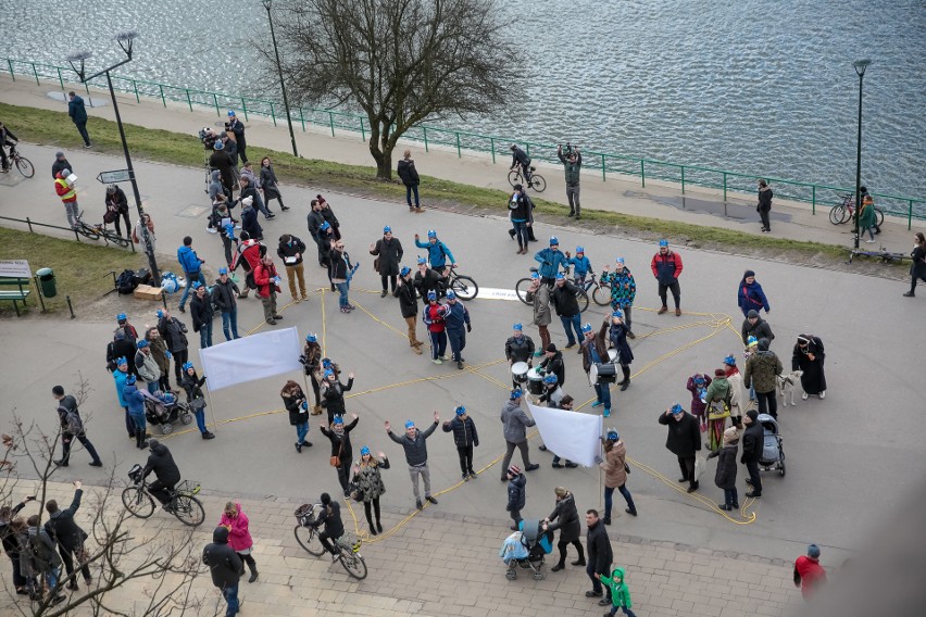 Koronowali rzekę Wisłę i zaprotestowali [ZDJĘCIA]