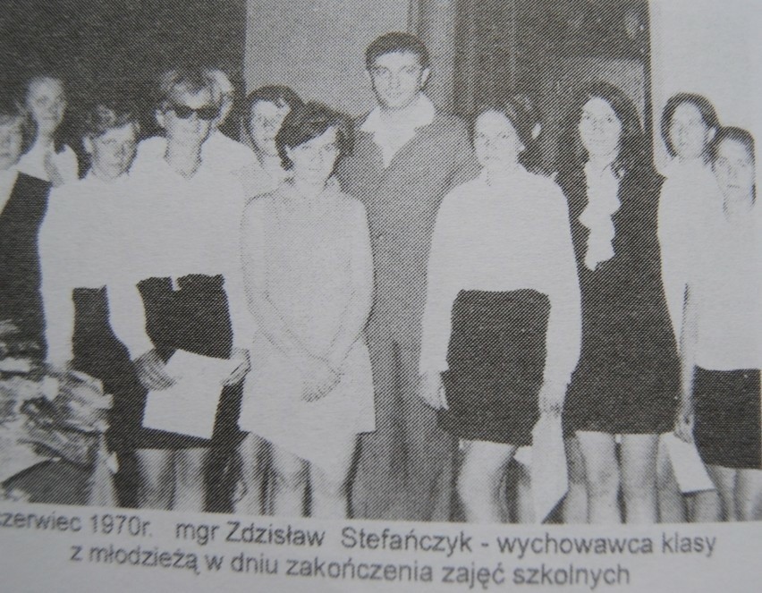 Czerwiec 1970 roku. Zdzisław Stefańczyk - wychowawca klasy -...