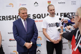 Szklany kort na Rynku Kościuszki w Białymstoku