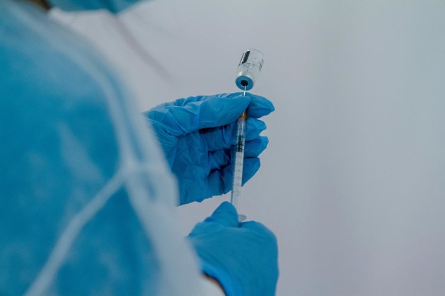 Trwa narodowe szczepienie przeciw COVID-19 w szpitalu w Grudziądzu grupy 0. Od wtorku, 26 stycznia ruszy szczepienie populacyjne w POZ przy Szpitalnej
