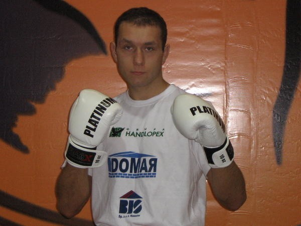 Rafał Antończak jest jednym z czołowym polskim zawodników muay thai.