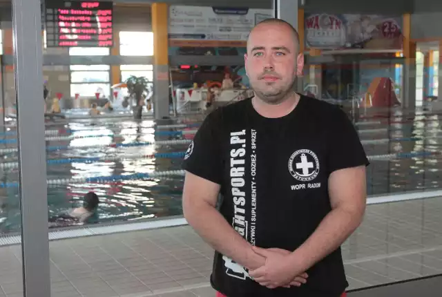 Paweł Stefański, radomski ratownik, czałacz Wodnego Ochotniczego Pogotowia Ratunkowego, społecznik, namawia, bo dbać o swoje zdrowie choćby pływając.