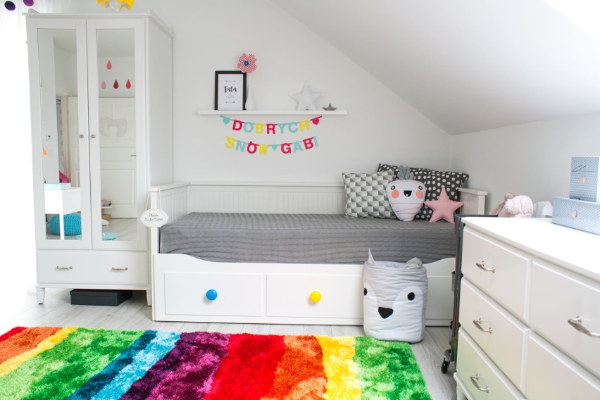 Kolorowy dywan w pokoju dziecka...