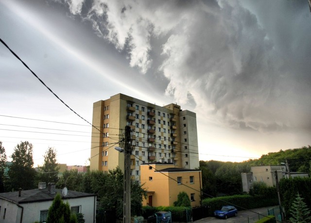IMGW ostrzega! Gdzie jest burza? Wyładowania atmosferyczne i opady deszczu 21.06 w całej Polsce. Ostrzeżenie 2 stopnia! Sprawdź mapy onlinek