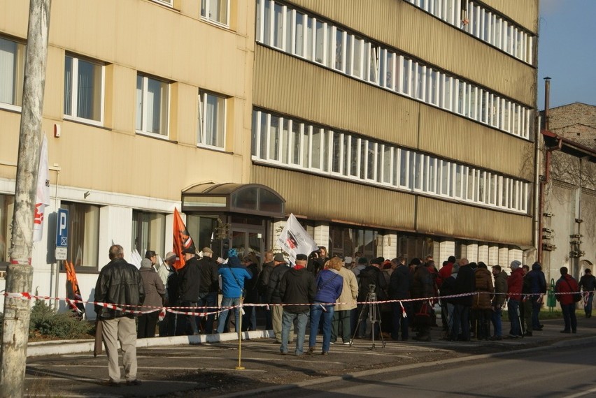 Pikieta przed Hutą Bankową w Dąbrowie Górniczej