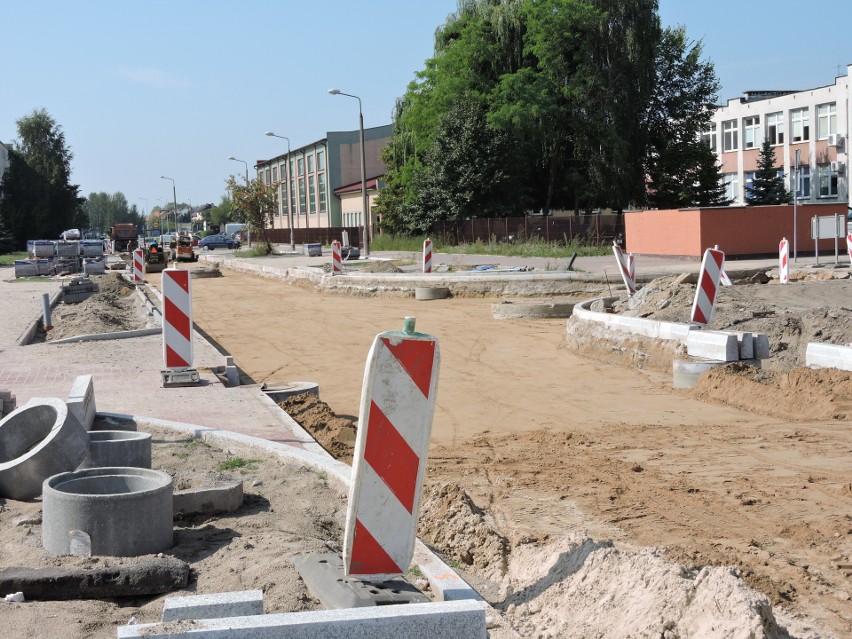 Ostrołęka. Przebudowa Blachnickiego nie zakończy się przed rozpoczęciem roku szkolnego. Nad bezpieczeństwem czuwać będzie straż miejska