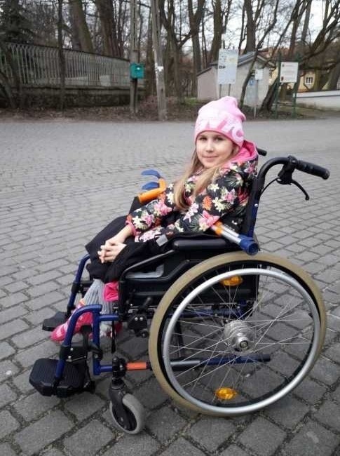 12-letnia Lena Malatyńska z Krzeszowic czeka na operację wydłużenia nogi