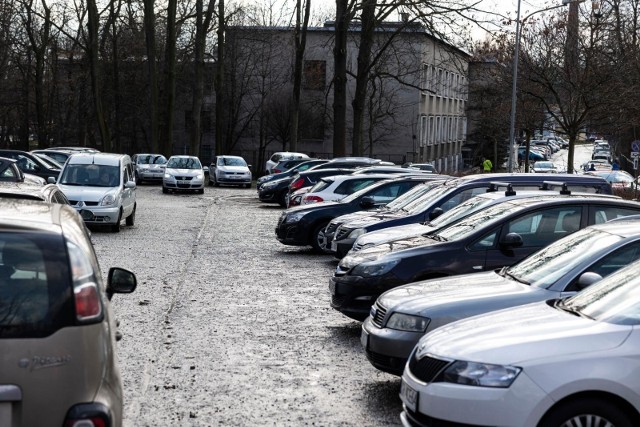 W zachodniopomorskim w czerwcu do sprzedaży wystawiono na rynku wtórnym 6421 używanych aut.