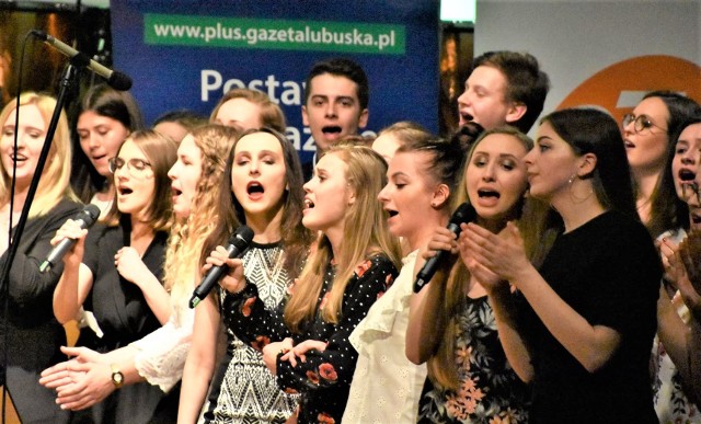 Płyta „Jak wędrowne ptaki. Studenci Instytutu Muzyki UZ śpiewają polski big beat” to dzieło studentów, absolwentów, wykładowców i przyjaciół Instytutu Muzyki Uniwersytetu Zielonogórskiego