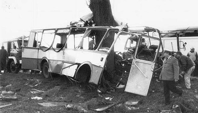 Katastrofa autobusu w Kokoszkach. 24. rocznica tragicznego wypadku autobusu w Kokoszkach. Zginęły 32 osoby [archiwalne zdjęcia]