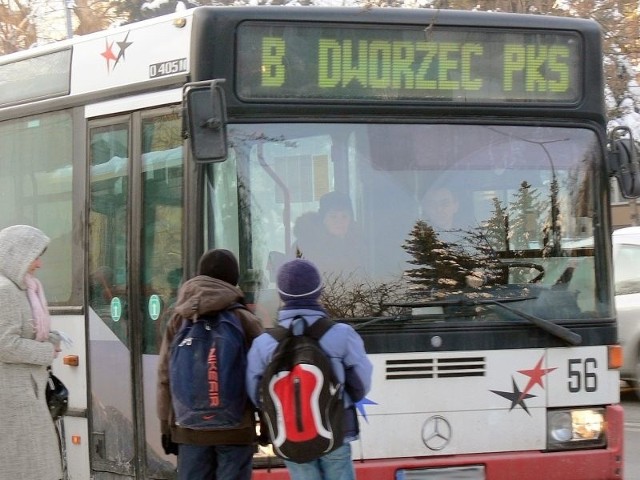 Od 1 lutego zmianie ulegną godziny odjazdów autobusów linii &#8222;B&#8221;, dzięki czemu na pewno zdążymy na poranny pociąg z Tarnobrzega do Rzeszowa.