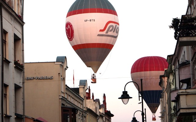 Ostatni przelot balonów nad centrum Grudziądza wzbudził prawdziwy zachwyt nad kunsztem pilotów