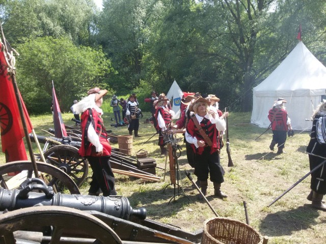 Rekonstrukcja Historyczna "W dawnych Uniczowach" w Dolinie Ślepiotki w Ochojscu