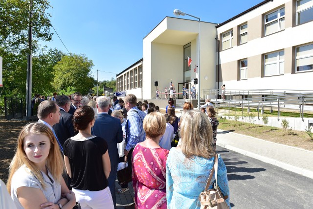 Otwarcie rozbudowanej SP nr 4 w 2016 roku. Nikt wtedy nie przypuszczał, że trzeba będzie szykować „powtórkę” inwestycji...