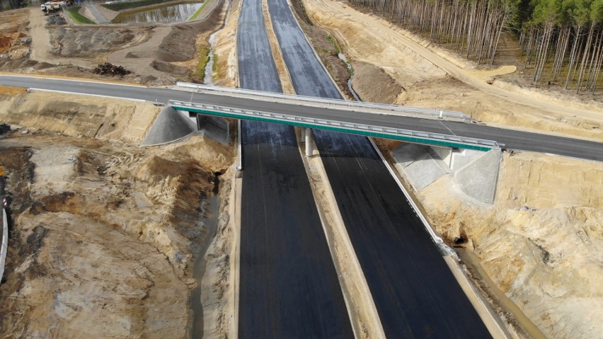 Budowa opolskiego odcinka drogi S11. Od 15 maja otwarty dla kierowców jest duży wiadukt na budowanej obwodnicy Olesna