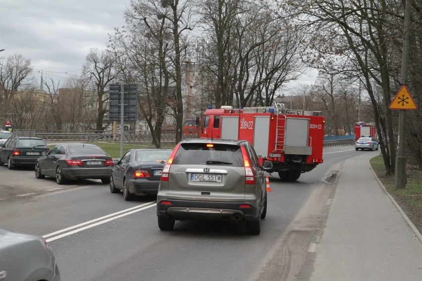 Wypadek na moście Średzkim w Leśnicy