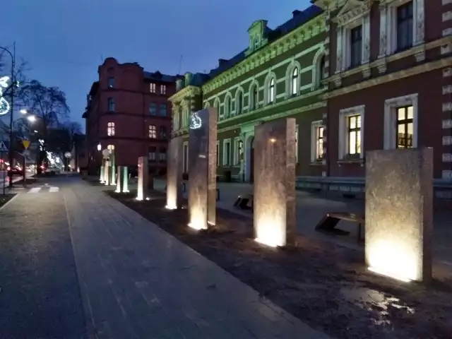 Ruda Śląska: przy MCK był parking, powstała nowa przestrzeń dla pieszych i rowerzystów.Zobacz kolejne zdjęcia. Przesuwaj zdjęcia w prawo - naciśnij strzałkę lub przycisk NASTĘPNE