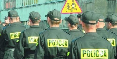 Ze starych mundurów napisy "Policja&#8221; na pewno się nie odklejały