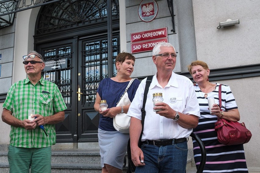 Tarnów. Protestowali pod sądem [GALERIA ZDJĘĆ]      